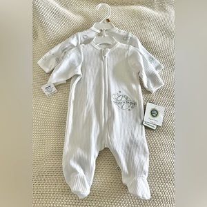 NWT🌟 Newborn 2-piece zip-up bodysuits
